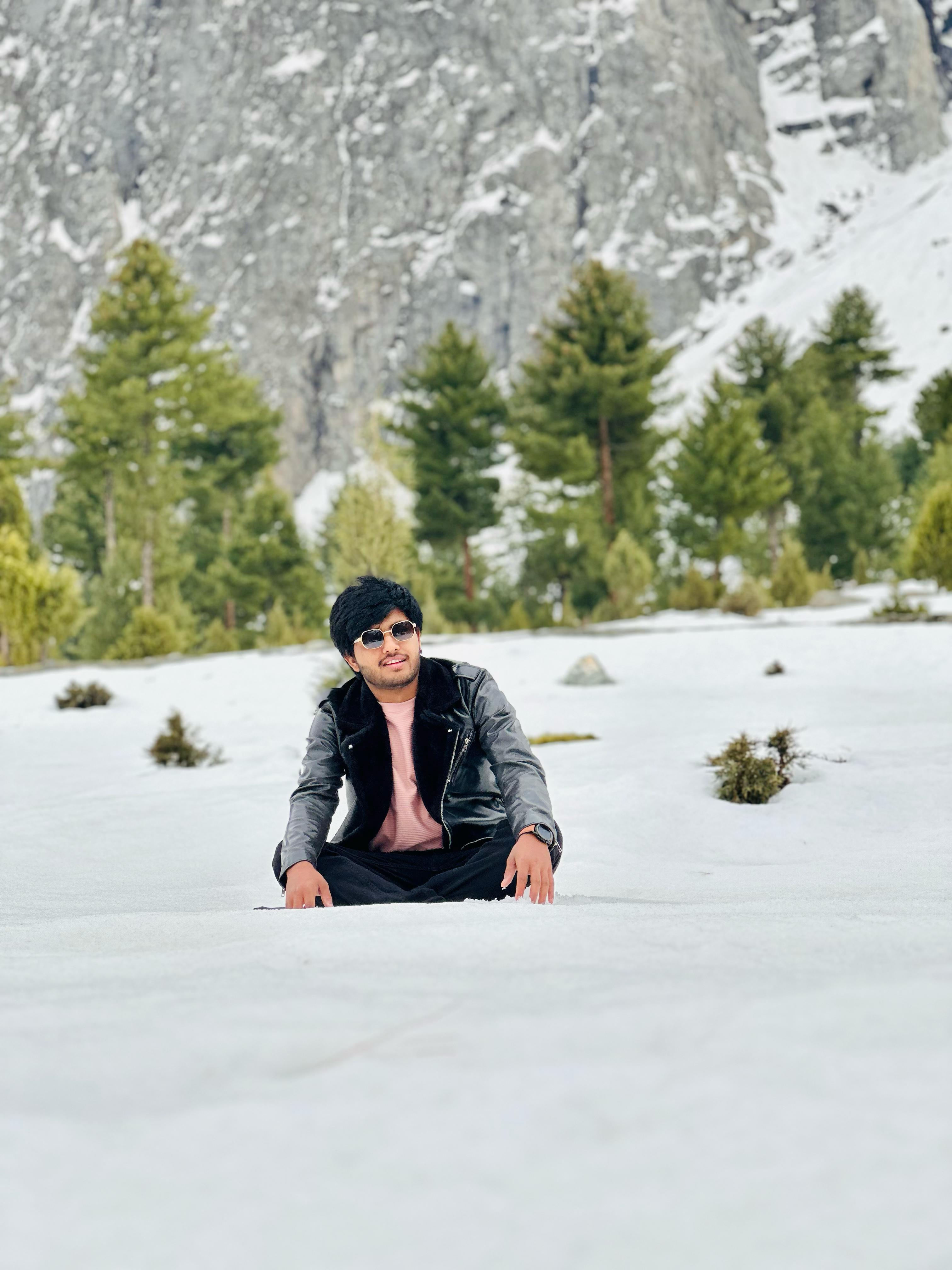 Shamas in snow